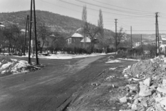 Hungary, Óbuda, Budapest III., Remetehegyi út a Kolostor utca kereszteződése előtt, a háttérben a Mátyás-hegy., 1975, Középületépítő Vállalat - Kreszán Albert - Koczka András - Kemecsei József, Budapest, Fortepan #269526