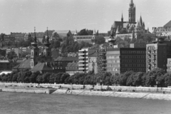 Magyarország, Budapest I., látkép a pesti oldal felől a Bem rakpart és a budai Vár felé, balra a Szent Anna-templom, jobbra fent a Mátyás-templom., 1969, Középületépítő Vállalat - Kreszán Albert - Koczka András - Kemecsei József, Budapest, Fortepan #269581