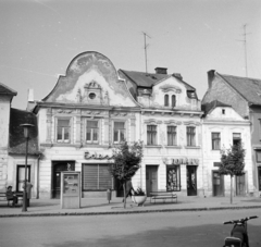 Magyarország, Kőszeg, Fő (Köztársaság) tér., 1969, Ladinek Viktor, trafik, Édességbolt, Fortepan #269625