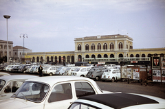 Italy, Catania Centrale vasútállomás., 1965, Ladinek Viktor, railway, bus, car park, Fiat-brand, train station, poster, colorful, Fortepan #269651