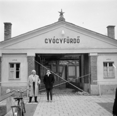 Magyarország, Hajdúszoboszló, Gyógyfürdő bejárat., 1962, Ladinek Viktor, kerékpár, Fortepan #269665