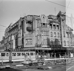 Hungary, Debrecen, Piac utca (Vörös Hadsereg útja), szemben az Debreceni Első Takarékpénztár palotája, balra a Kossuth utca., 1965, Ladinek Viktor, tram, construction, Fortepan #269671