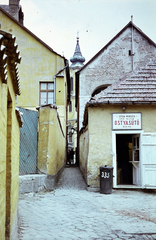 Magyarország, Szentendre, Török köz, a Péter Pál utcától a Fő (Marx) tér felé nézve. Háttérben a Blagovesztenszka görögkeleti templom., 1972, Ladinek Viktor, Fortepan #269689