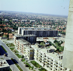 Magyarország, Szolnok, kilátás a Várkonyi István téri toronyházból, előtérben a Szántó körút, szemben a Kassai utca melletti házak láthatók., 1970, Ladinek Viktor, Fortepan #269699