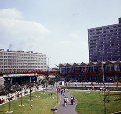 Germany, Berlin, Kelet-Berlin, jobbra az Alextreff Étterem a Rathausstrasse 1. szám alatt., 1975, Ladinek Viktor, GDR, East-Berlin, colorful, Fortepan #269712