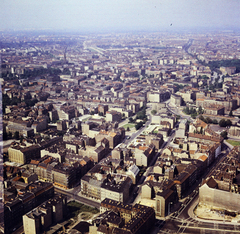 Germany, Berlin, Kelet-Berlin, kilátás a TV toronyból, jobbra jent a Rosa-Luxemburg-Strasse és a Volksbühne épületének kis részlete látszik., 1975, Ladinek Viktor, GDR, East-Berlin, colorful, Fortepan #269714