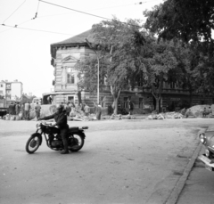 Magyarország, Szeged, Tisza Lajos (Lenin) körút - Maros utca sarok. A felvétel az 1970. tavaszi árvíz idején készült., 1970, Ladinek Viktor, Csepel Pannonia T1, Fortepan #269747