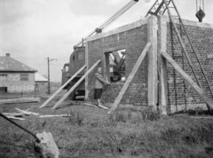 Hungary, Budapest XIV., Tihamér utca - Vadvirág utca - Vezér utca közötti építési terület., 1958, Ladinek Viktor, Best of, crane, Budapest, mobile crane, Fortepan #269775