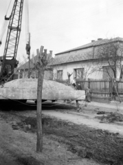 Hungary, Budapest XIV., Vadvirág utca, hátérben jobbra a 37. számú ház., 1958, Ladinek Viktor, crane, construction, Budapest, Fortepan #269777