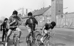 Hungary, Miskolc, József Attila utca a Szekerész utcától a Pázsit utca - Zsigmondy Vilmos utca közötti irodaház felé nézve., 1980, Leskó Imre, racing bicycle, sweater, boys, Fortepan #269818