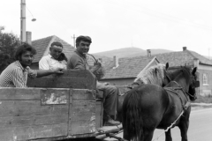 Hungary, Tarcal, Fő utca, távolban a Kopasz-hegy és a TV adótorony., 1980, Leskó Imre, three people, men, Horse-drawn carriage, Fortepan #269822