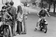 Magyarország, Budapest XI., Diószegi út, a felvétel a játszótérnél készült, háttérben a Vincellér utcai kereszteződés., 1984, Szalay Béla, Budapest, Fortepan #269938