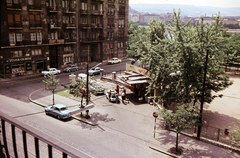 Magyarország, Budapest V., üzemanyagtöltő állomás a Markó utca - Balassi Bálint utca sarkán, a mai Olimpia park területén., 1969, Szilvási hagyaték, Budapest, Skoda Octavia, színes, Közért Vállalat, benzinkút, Fortepan #270002