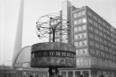 Németország, Berlin, Kelet-Berlin, Alexanderplatz, világóra., 1970, Ungár Nóra, óra, Fortepan #270060