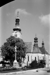 Magyarország, Kőszeg, Jurisics tér, szemben a Mária szobor, mögötte a Szent Imre-templom., 1966, Vozárik Edit, Fortepan #270092