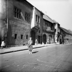 Magyarország, budai Vár, Budapest I., Országház utca 18. és 20. számú épület., 1958, Vozárik Edit, Budapest, lakóház, utcakép, Fortepan #270150