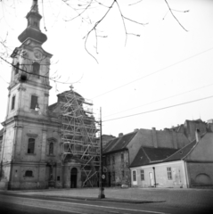 Hungary, Tabán, Budapest I., Attila út, Alexandriai Szent Katalin-templom., 1958, Vozárik Edit, Budapest, scaffolding, church clock, cross, bullet hole, Fortepan #270161