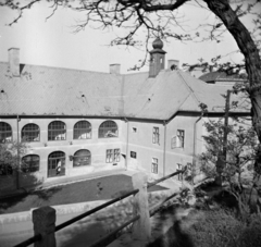 Hungary, Miskolc, rálátás a Papszer utcára és a Herman Ottó Múzeumra az avasi református templom felől., 1958, Vozárik Edit, tower, roof, window, Fortepan #270169