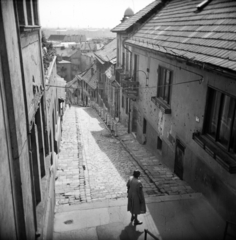 Hungary, Budapest II., Gül Baba utca., 1959, Vozárik Edit, Budapest, street view, bullet hole, house, slope, Fortepan #270177