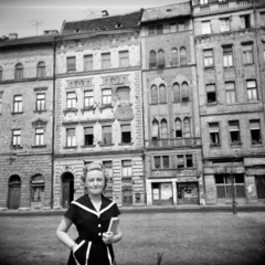 Hungary, Budapest I., a felvétel az Attila út (körút) közelében készült, háttérben a Döbrentei utca Fátyol utca - Döbrentei tér közötti házsora., 1959, Vozárik Edit, Best of, Budapest, tenement house, dead window, tobacco shop, bullet hole, Fortepan #270185