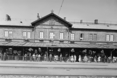 Magyarország, Dombóvár, vasútállomás., 1960, UVATERV, vasút, vörös csillag, vasútállomás, csillag, neon felirat, helységnév tábla, Fortepan #27021