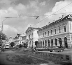 Hungary, Debrecen, Piac utca (Vörös Hadsereg útja), jobbra a Megyei Tanács (korábban és ma Városháza), balra Kossuth tér, a villamos hátterben a Református Nagytemplom látható., 1961, Vozárik Edit, Fortepan #270216