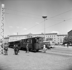 Magyarország, Nyíregyháza, Hősök tere (Tanácsköztársaság tér), az NyVKV (Nyíregyházavidéki Kisvasutak) szerelvénye a villamossal közös pályaszakaszon., 1968, Vozárik Edit, Fortepan #270349