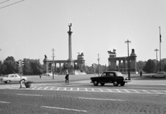 Magyarország, Budapest XIV., Hősök tere, Millenniumi emlékmű., 1970, Vozárik Edit, Ford Taunus P4, Budapest, Fortepan #270370