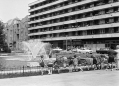 Magyarország, Kecskemét, Kossuth tér, jobbra a "Lordok háza" társasház., 1967, Vozárik Edit, Fortepan #270409