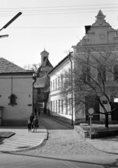 Magyarország, Szentendre, Duna korzó (Somogyi-Bacsó part), szemben a Bercsényi utca, a háztetők felett a Szent János templom látható a Várdombon., 1968, Vozárik Edit, Fortepan #270467