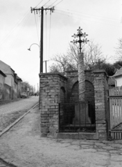 Magyarország, Szentendre, Dézsma tér (Dézsma utca - Ady Endre út sarok), Szőlősgazdák keresztje., 1968, Vozárik Edit, kereszt_jelkép, Fortepan #270468