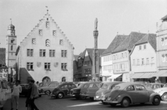 Germany, Marktplatz, előtérben a Marienbrunnen, ettől balra a Városháza és a Münster St. Johannes tornya., 1965, Ungváry Rudolf, Volkswagen Beetle, car park, Fortepan #270523