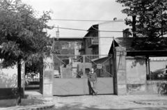 Hungary, Budapest XIV., Szugló utca 54., a felvétel a Könnyűipari Alkatrészgyártó és Ellátó Vállalat (KAEV) 31. sz. gyárának kapuja előtt készült., 1965, Ungváry Rudolf, Best of, Budapest, Fortepan #270581