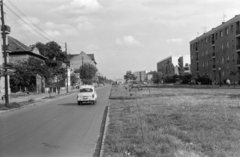 Hungary, Budapest XIV., Róna (Lumumba) utca a Torontál utca - Szugló utca közötti szakaszon. Jobbra a 136. számú ház után a Zugló távbeszélőközpont épülete látható., 1965, Ungváry Rudolf, Moskvitch-brand, blocks, Budapest, Fortepan #270583