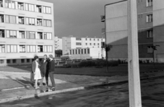 Magyarország, Óbuda, Budapest III., Érc utca, távolban a Zápor utcai Altalános Iskola épülete és előtte a tornaterme látható., 1967, Ungváry Rudolf, Budapest, Fortepan #270590