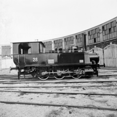 Magyarország, Budapest XIV., Tatai utca, Hámán Kató Fűtőház (egykor Északi Fűtőház, ma Magyar Vasúttörténeti Park), a MÁV 377 -es sorozatú felújított gőzmozdonya., 1976, UVATERV, gőzmozdony, vasút, Budapest, Fortepan #270652