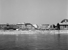 Magyarország, Budapest IX., a pest Duna part a budai oldal felől nézve, balra a Sóház épülete a Fővám (Dimitrov) téren, jobbra a Közraktárak., 1970, UVATERV, Budapest, Fortepan #270667