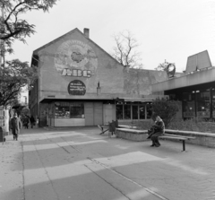 Hungary, Budapest IV., Árpád út az István (Bajcsy-Zsilinszky) út sarkáról nézve, háttérben az Árpád út 73. tűzfala., 1983, UVATERV, Budapest, Fortepan #270695