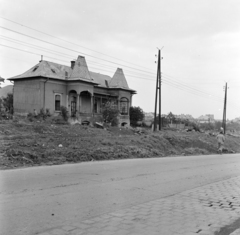 Magyarország, Budapest XI., Budaörsi út, a felvétel a 83-as számú ház előtt az útszakasz átépítésének megkezdésekor készült., 1963, UVATERV, Budapest, Fortepan #270705