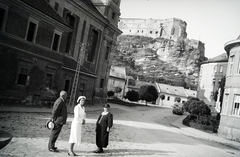 Magyarország, Esztergom, Víziváros, Mindszenty hercegprímás tere (Prímás tér), háttérben a vár., 1937, Fodor András örökösei, Fortepan #270759