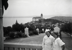 Magyarország,Balaton, Tihany, Attila domb, IV. Károly király emlékére emelt kálvária. Középen a Bencés Apátság., 1936, Fodor András örökösei, Fortepan #270777