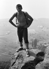 Hungary,Lake Balaton, Badacsonytomaj, bazalt oszlopok., 1968, Drimbe József, rock, Mountaineering, half-naked, akimbo, Fortepan #27082