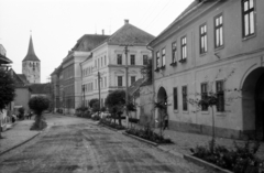 Romania,Transylvania, Aiud, Bethlen Gábor utca, az utca végén a Strada Cuza Vodă sarkán a Bethlen Gábor Kollégium, balra a Vártemplom., 1977, Fodor András örökösei, Fortepan #270962