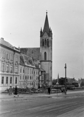 Magyarország,Balaton, Keszthely, Fő tér, Magyarok Nagyasszonya-templom., 1957, Lipovits Károly, toronyóra, Fortepan #271026