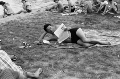 1960, Lipovits Károly, ground cloth, camouflage pattern, reading, beach, odd one out, looking back, Fortepan #271069