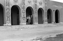 Magyarország, Csorna, Szent István (Szabadság) tér, a felvétel a Jézus Szíve-templom előtt készült., 1961, Lipovits Károly, Fortepan #271210