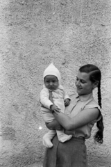 1960, Lipovits Károly, newborn, hold in arms, girl, Fortepan #271271