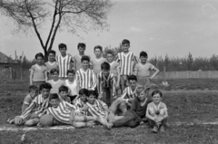 Magyarország, Csorna, a felvétel a sporttelepen készült., 1964, Lipovits Károly, sport mez, csíkos ruha, futballcsapat, Fortepan #271495