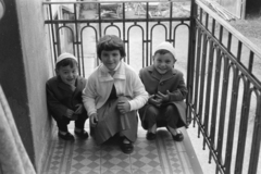 1960, Lipovits Károly, balcony, squatting, brothers, three people, Fortepan #271591