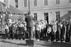 Hungary, Csorna, Árpád utca, ünnepség résztvevői az általános iskola udvarán (később Széchenyi István Általános Iskola)., 1962, Lipovits Károly, Lenin-portrayal, chest, Fortepan #271673